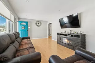 18 W Court Dr, Centereach, NY 11720 - Photo 6