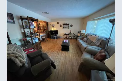 1286 America Avenue, West Babylon, NY 11704 - Photo 2