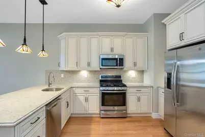 10 Wall Street #4, Huntington, NY 11743 - Photo 4