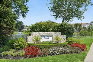 137 Woodlake Dr W, Woodbury, NY 11797 - Photo 2