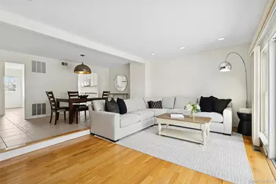 137 Woodlake Drive W, Woodbury, NY 11797 - Photo 6