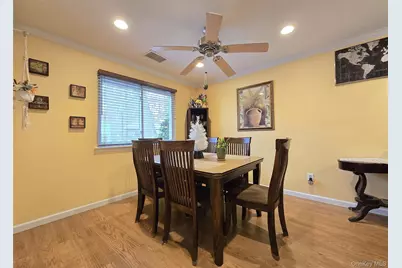 392 Clubhouse Court, Coram, NY 11727 - Photo 10