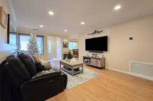 392 Clubhouse Ct, Coram, NY 11727 - Photo 4