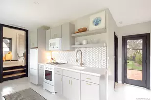 5 Tepee St, Hampton Bays, NY 11946 - Photo 2