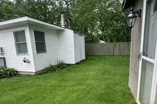 82 Brushwood Dr, Shirley, NY 11967 - Photo 10