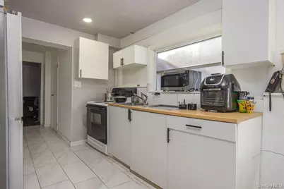 75 Tennyson Drive, Nanuet, NY 10954 - Photo 18