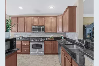 170 Southampton Drive, Massapequa, NY 11758 - Photo 4