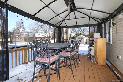 58 Elm Court, New Hyde Park, NY 11040 - Photo 32