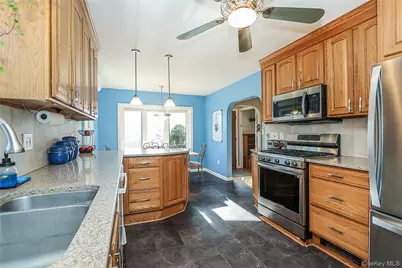 58 Elm Court, New Hyde Park, NY 11040 - Photo 12