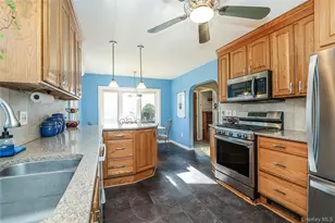 58 Elm Ct, New Hyde Park, NY 11040 - Photo 12