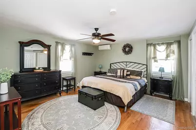 58 Elm Court, New Hyde Park, NY 11040 - Photo 20