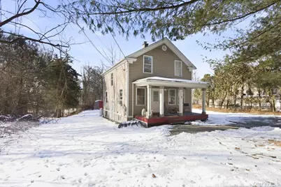 85 Sunset Avenue, Poughkeepsie, NY 12601 - Photo 1