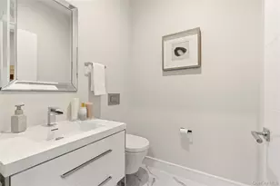 10 Shore Rd, Glenwood Landing, NY 11547 - Photo 28