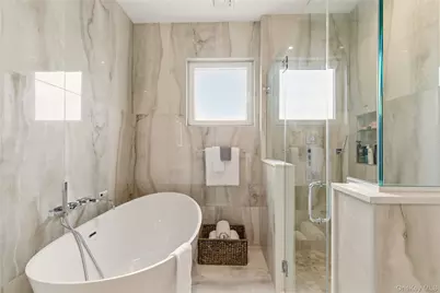 10 Shore Road #300, Glenwood Landing, NY 11547 - Photo 24