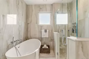 10 Shore Rd, Glenwood Landing, NY 11547 - Photo 24