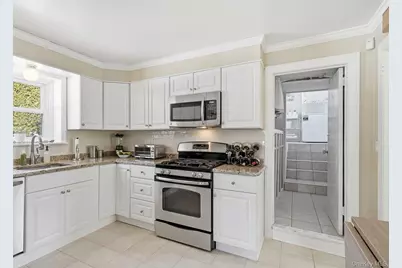 4 Dupont Avenue, White Plains, NY 10605 - Photo 8