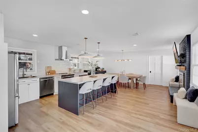 15 Whitmore Lane, Coram, NY 11727 - Photo 4