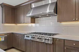 43 Waterview Dr, Sound Beach, NY 11789 - Photo 10