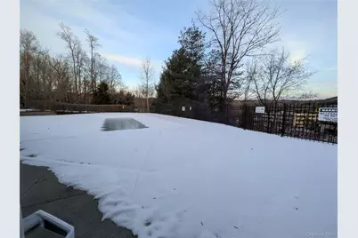 100 Woodcrest Lane #102, Mount Kisco, NY 10549 - Photo 18