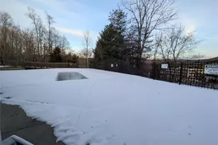 100 Woodcrest Ln, Mount Kisco, NY 10549 - Photo 18