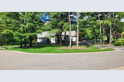 7 Albertson Lane, Old Westbury, NY 11568 - Photo 2