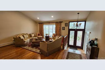 739 Bonnie Drive, Baldwin, NY 11510 - Photo 2