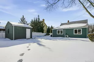 73 Wolcott Rd, Levittown, NY 11756 - Photo 4