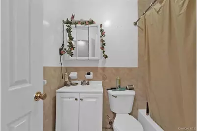 931 E 216th Street, Bronx, NY 10469 - Photo 18