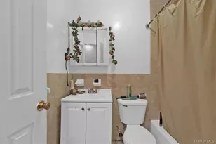 931 E 216th St, Bronx, NY 10469 - Photo 18