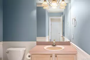 125 Northgate Cir, Calverton, NY 11933 - Photo 10