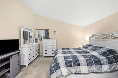 2582 Centre Avenue, Bellmore, NY 11710 - Photo 20