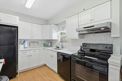 111 King Street, Hicksville, NY 11801 - Photo 18