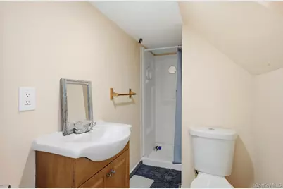 111 King Street, Hicksville, NY 11801 - Photo 42