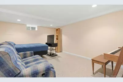 111 King Street, Hicksville, NY 11801 - Photo 40