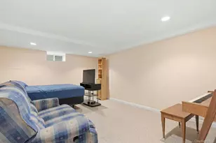 111 King St, Hicksville, NY 11801 - Photo 40