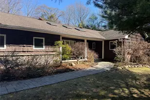 5 Mannetto Hill Rd, Huntington, NY 11743 - Photo 2