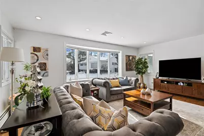 24 Jeffrey Lane, Great Neck, NY 11020 - Photo 8