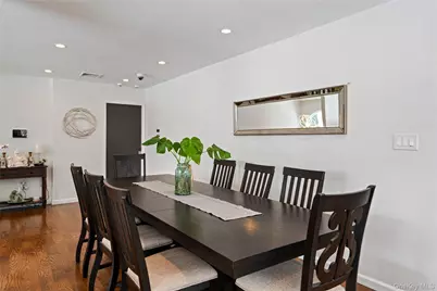 24 Jeffrey Lane, Great Neck, NY 11020 - Photo 10