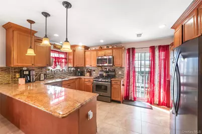 588 Yetman Avenue, New York, NY 10307 - Photo 4