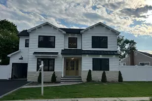 26 Essex Rd, Bethpage, NY 11714 - Photo 2