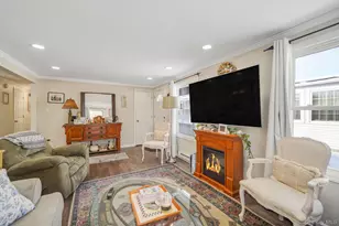 126 Village Cir W, Manorville, NY 11949 - Photo 4