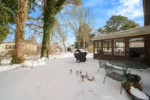 126 Village Cir W, Manorville, NY 11949 - Photo 16