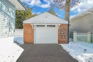 2009 Newbridge Rd, Bellmore, NY 11710 - Photo 4