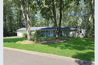 3 Ross Court, Manorville, NY 11949 - Photo 1