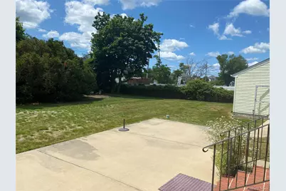 60 Schmeelk Place, Copiague, NY 11726 - Photo 8