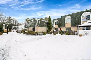 615 Blue Ridge Dr, Medford, NY 11763 - Photo 4