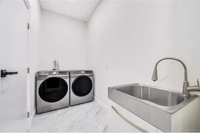 2481 Putnam Drive, East Meadow, NY 11554 - Photo 24