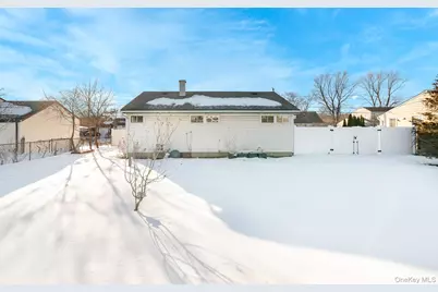 165 Westwood Drive, Brentwood, NY 11717 - Photo 24