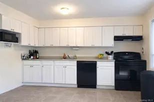 5 Wildwood Dr, Wappingers Falls, NY 12590 - Photo 4