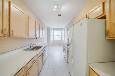 11 Cranberry Circle, Medford, NY 11763 - Photo 12